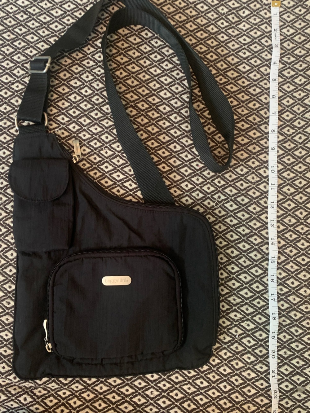 Baggallini Black Men's Crossbody Sling Bag